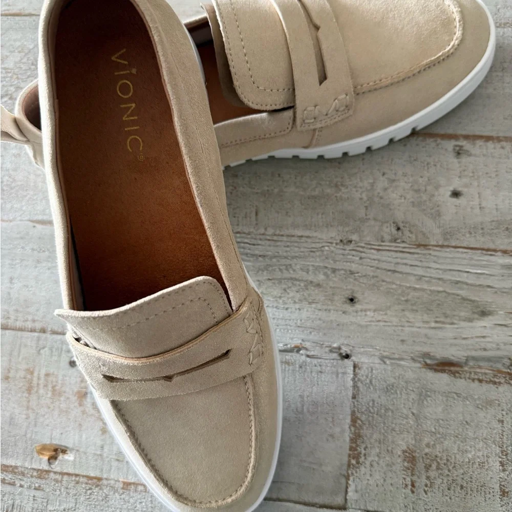 Vionic Uptown Hybrid Penny Loafer in Gold Womens Sz 9 W Wide New Without Box - Picture 6 of 8